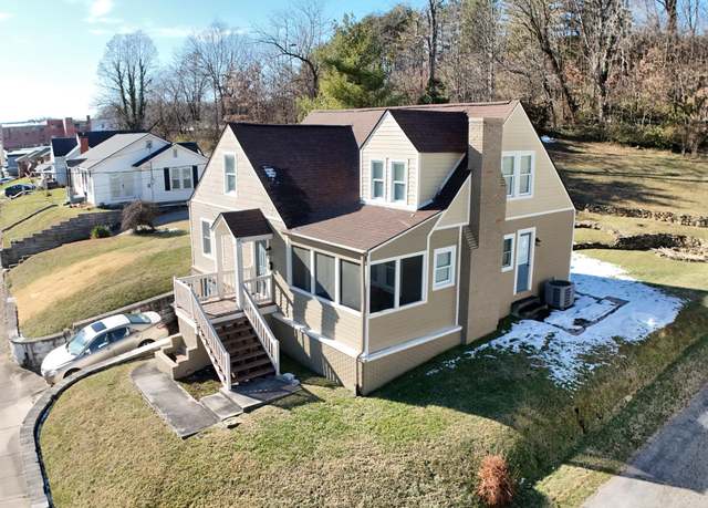 Property at 217 East Fifth St, London, KY 40741, 3 beds, 2 baths
