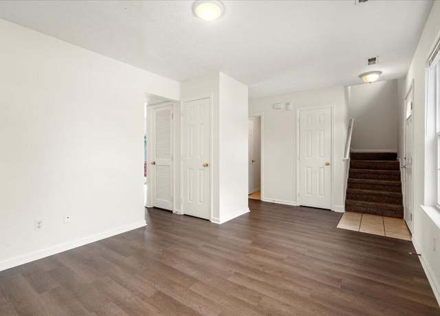 Property at 1132 Jonestown Ln, Lexington, KY 40517, 3 beds, 2.5 baths