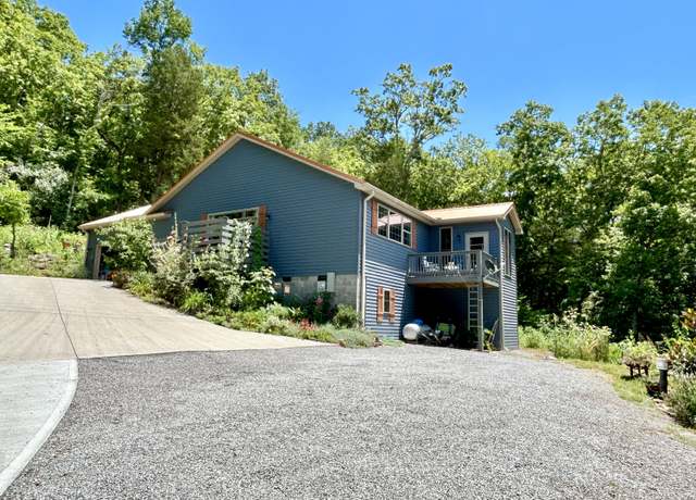 Property at 3296 Omega Park Rd, Somerset, KY 42501, 2 beds, 2 baths
