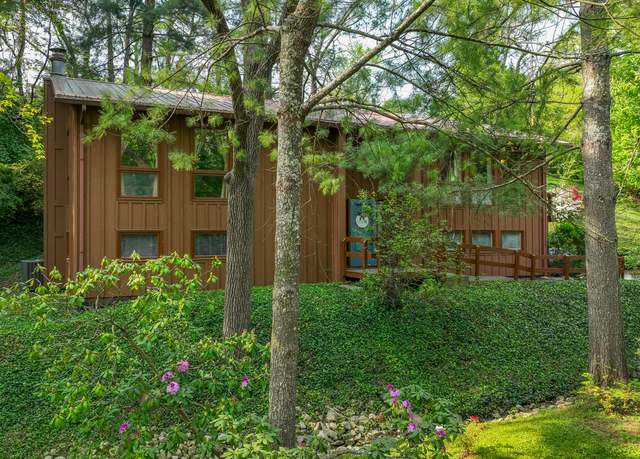 Property at 17 Fairway Dr, Berea, KY 40403, 4 beds, 3 baths