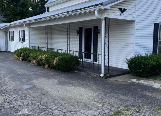 Property at 207 S Lexington Ave, Wilmore, KY 40390, 3 beds, 1 bath