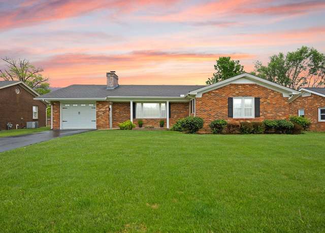 Property at 136 Pin Oak Dr, Lancaster, KY 40444, 3 beds, 2 baths