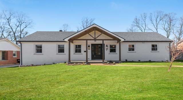 Photo of 113 Woodford Village Dr, Versailles, KY 40383