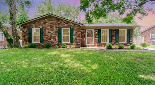Photo of 105 Queensway Dr, Versailles, KY 40383