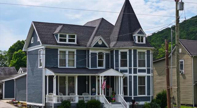 Photo of 261 Main St, Irvine, KY 40336