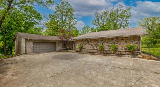 Photo of 2 Tanglewood Dr, Lexington, KY 40505