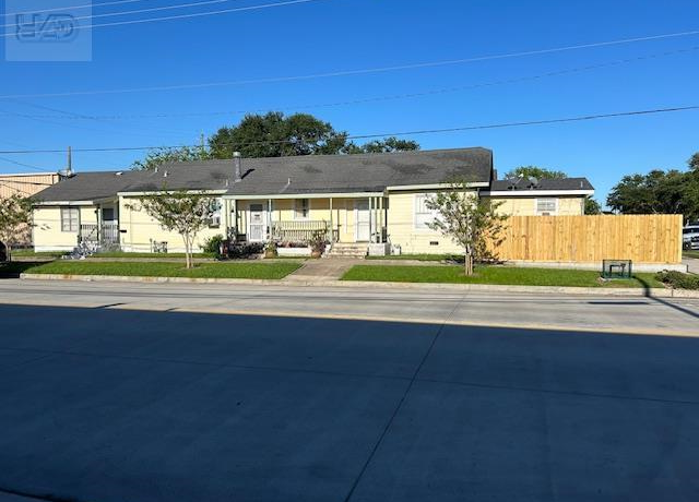 Property at 2126 45th St, Galveston, TX 77550, 5 beds