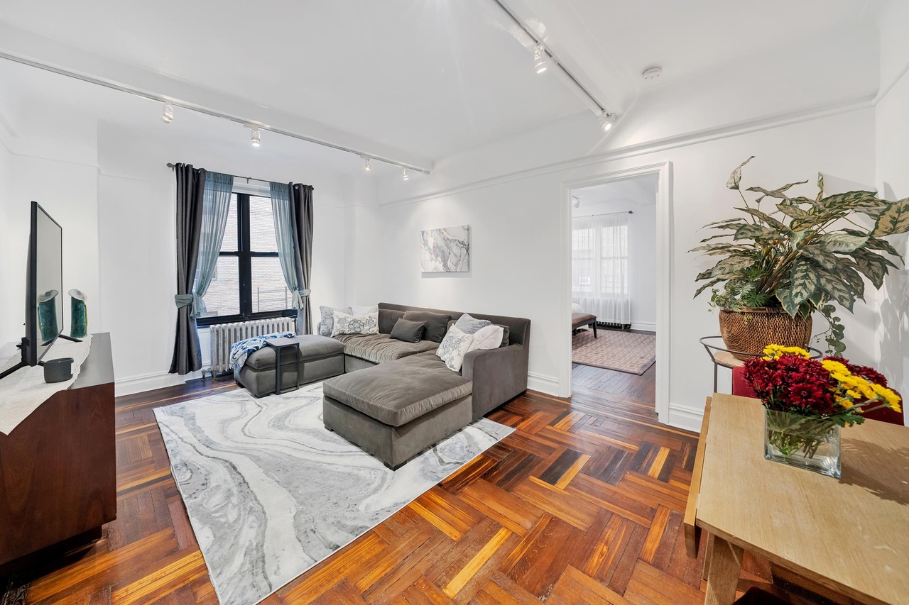 127 W 72nd St