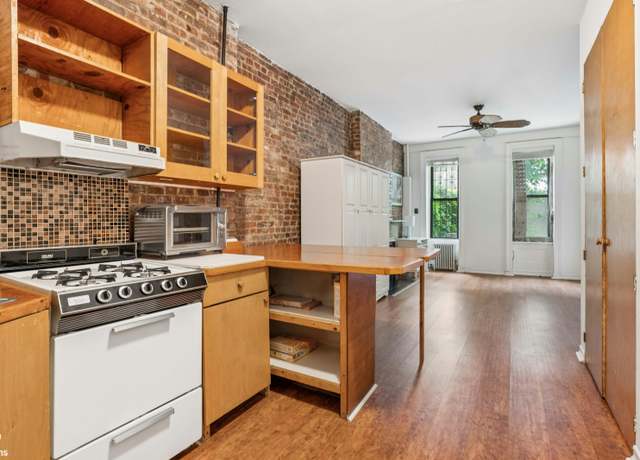 Property at 433 W 46th St Unit 1RW, New York City, NY 10036, 1 bath
