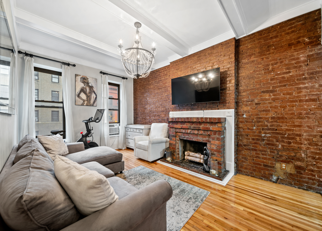 Property at 132 W 71st St #7, New York City, NY 10023, 1 bed, 1 bath