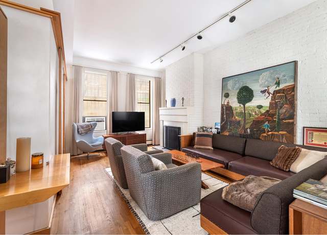 Property at 325 W 52nd St Unit GARDEND, New York City, NY 10019, 2 beds, 2 baths