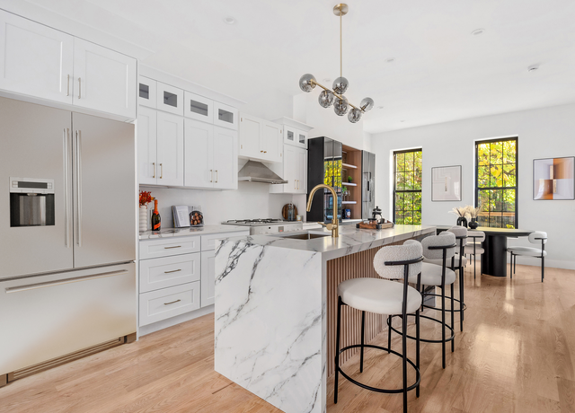Property at 420A Kosciuszko St, Brooklyn, NY 11221, 6 beds, 5 baths