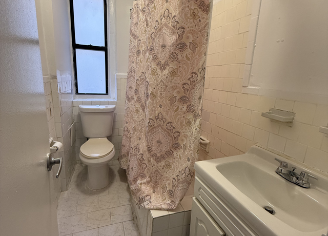 Property at 2156 Cruger Ave Unit 3B, New York City, NY 10462, 2 beds, 1 bath