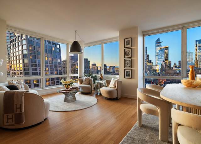 Property at 450 W 17th St #2208, New York City, NY 10011, 2 beds, 2 baths