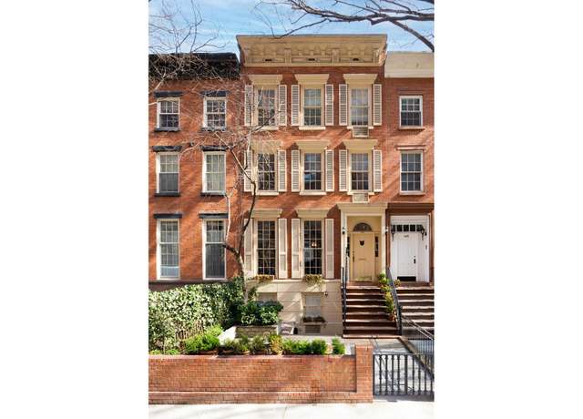 Property at 447 W 24th St, New York City, NY 10011, 5 beds, 4.5 baths
