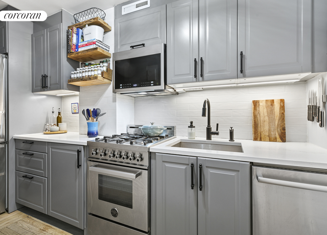 Property at 433 W 34th St Unit 6F, New York City, NY 10001, 1 bath