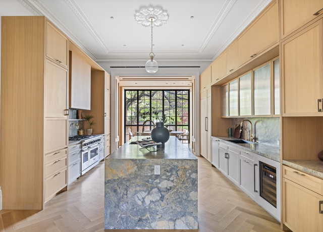 Property at 11 Cranberry St, Brooklyn, NY 11201, 5 beds, 5.5 baths
