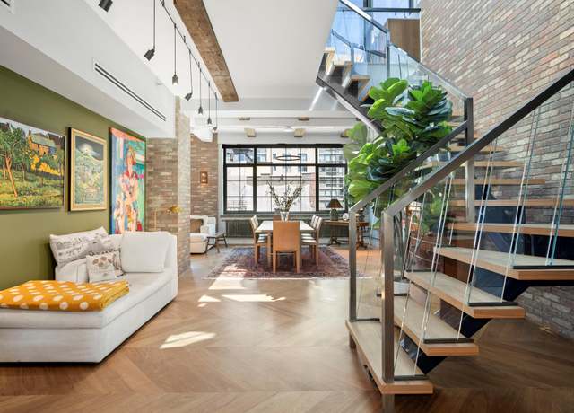 Property at 360 W 36th St Ph 12, New York City, NY 10018, 4 beds, 3.5 baths