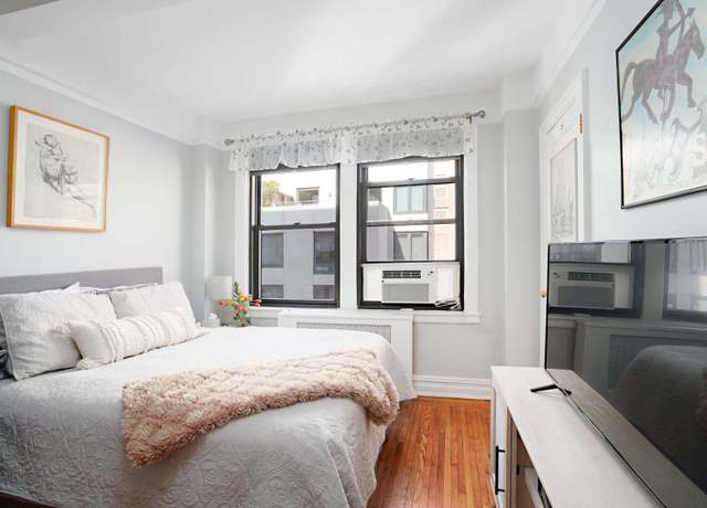 Property at 457 W 57th St #911, New York City, NY 10019, 1 bath