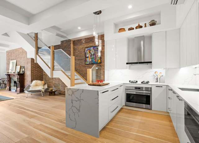 Property at 521 W 47th St Unit PHD, New York City, NY 10036, 4 beds, 3.5 baths
