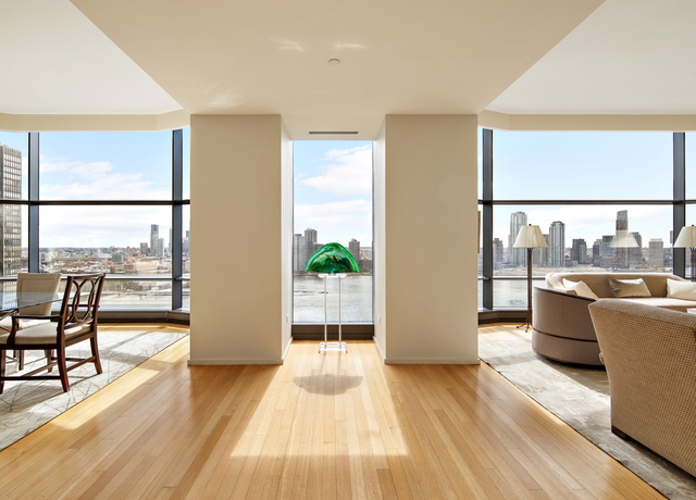 Property at 50 United Nations Plz Unit 21B, New York City, NY 10017, 3 beds, 3.5 baths