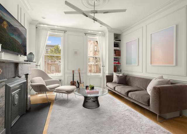 Property at 140 W 10th St Unit 3R, New York City, NY 10014, 2 beds, 2 baths