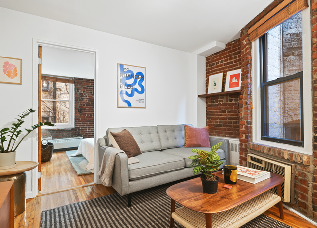 Property at 15 Jones St Unit 4D, New York City, NY 10014, 1 bed, 1 bath