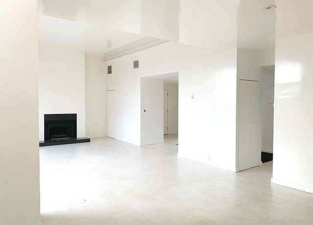 Property at 216 E 47th St, New York City, NY 10017, 3 beds, 3.5 baths