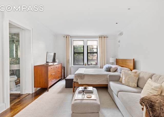 Property at 319 W 18th St Unit 1F, New York City, NY 10011, 1 bath