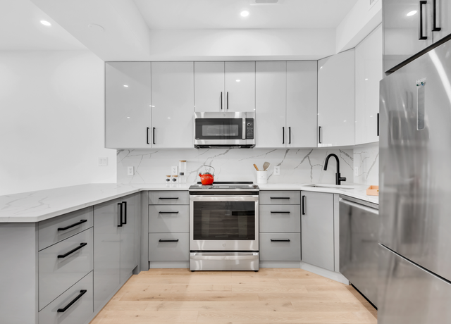 Property at 41-13 39th Pl #3, New York City, NY 11104, 2 beds, 2 baths