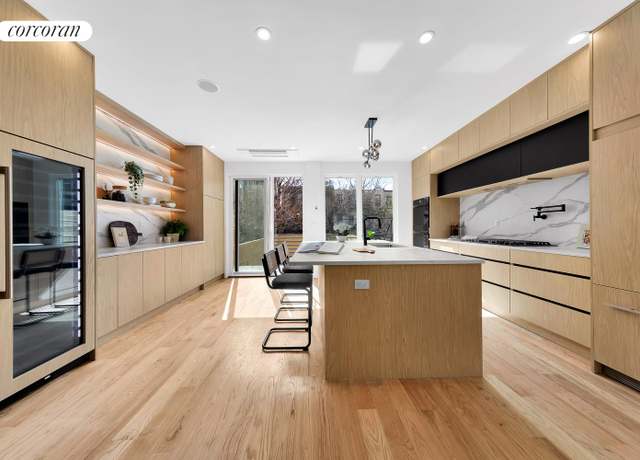 Property at 290 19th St, Brooklyn, NY 11215, 5 beds, 5.5 baths