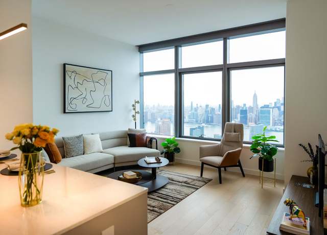 Property at 3 Court Sq Ph -209, New York City, NY 11101, 2 beds, 2 baths