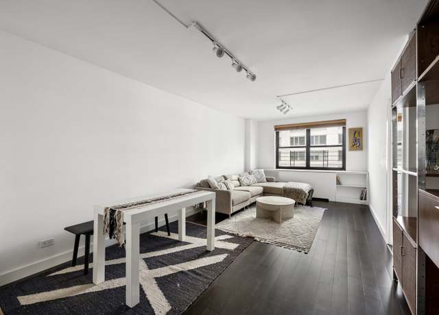 Property at 200 E 24th St #1403, New York City, NY 10010, 1 bed, 1 bath
