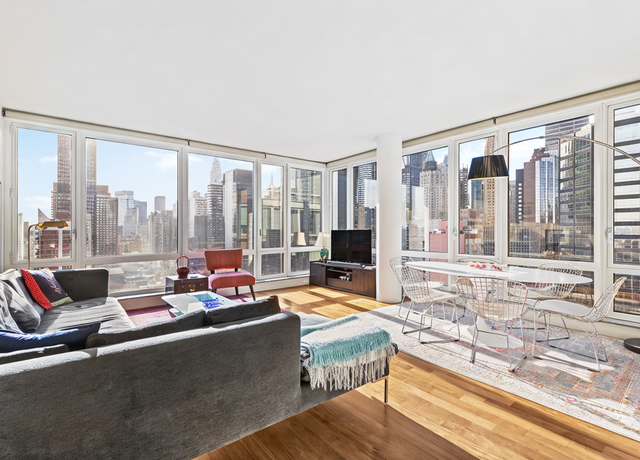 Property at 250 E 53rd St #3004, New York City, NY 10022, 3 beds, 3 baths