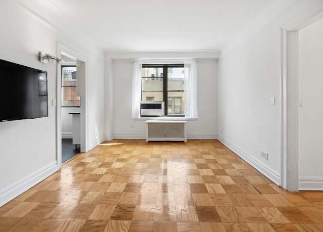 Property at 250 W 75th St Unit 9D, New York City, NY 10023, 1 bed, 1 bath
