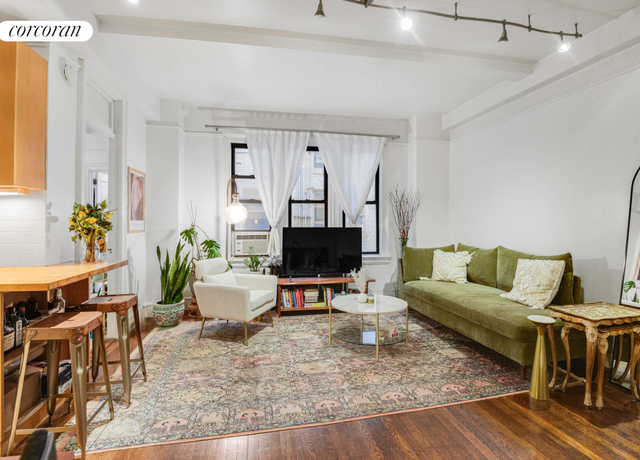Property at 157 E 72nd St Unit 9J, New York City, NY 10021, 1 bed, 1 bath