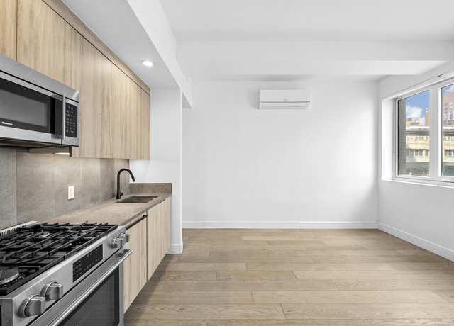 Property at 24-16 Queens Plz S Unit 3G, New York City, NY 11101, 1 bed, 1 bath