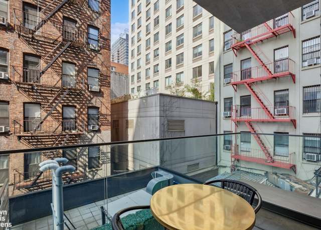 Property at 302 E 96th St #302, New York City, NY 10128, 2 beds, 2 baths