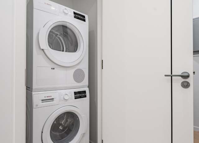 Property at 11-52 44th Dr Unit 4-A, New York City, NY 11101, 1 bed, 1 bath