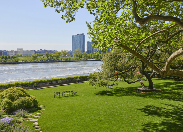 Property at 6 Sutton Sq, New York City, NY 10022, 7 beds, 6.5 baths