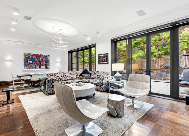 Property at 155 E 79th St Unit MAISONETTE, New York City, NY 10075, 4 beds, 4.5 baths