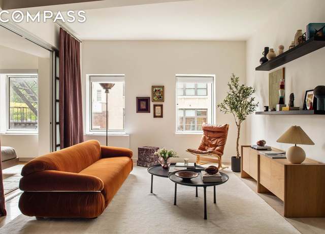 Property at 204 W Houston St Unit 4B, New York City, NY 10014, 1 bed, 1.5 baths