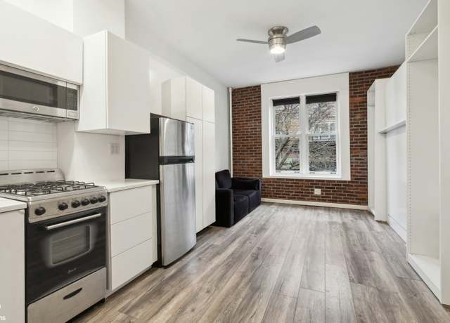 Property at 453 W 22nd St Unit 2R, New York City, NY 10011, 1 bath