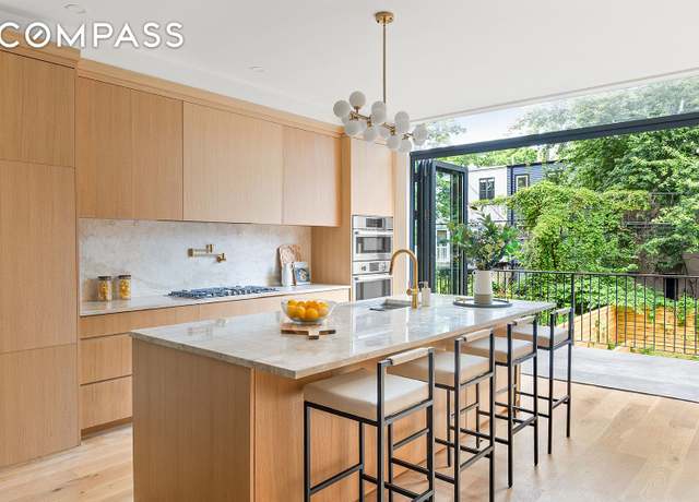 Property at 118 Schaefer St, Brooklyn, NY 11207, 5 beds, 4 baths