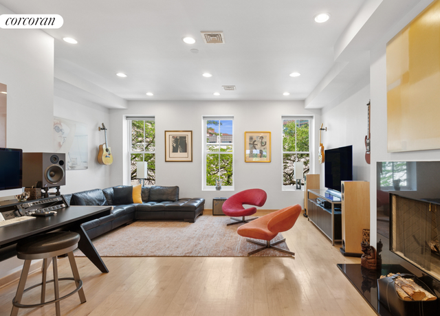 Property at 582 Pacific St Unit B, Brooklyn, NY 11217, 3 beds, 3 baths