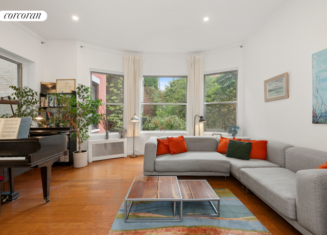 Property at 18 W 90th St Unit D, New York City, NY 10024, 2 beds, 1.5 baths