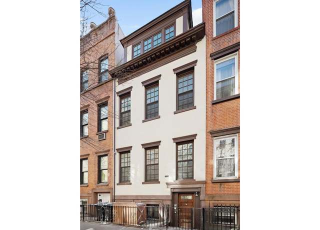 Property at 118 W Washington Pl, New York City, NY 10014, 5 beds, 3.5 baths