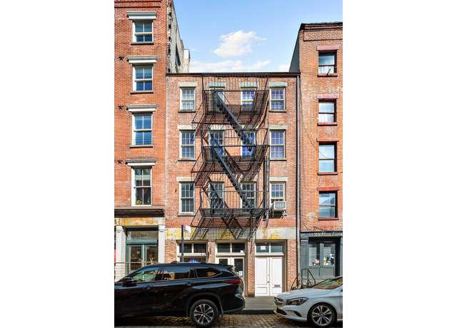 Property at 226 Front St, New York City, NY 10038, 4 beds, 3 baths
