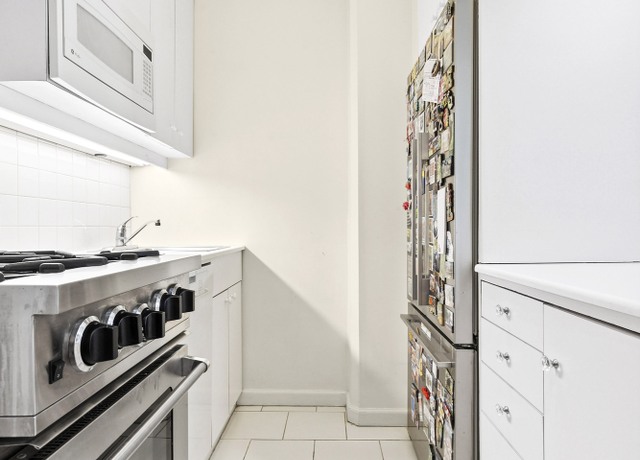 Property at 415 E 80th St Unit 4L, New York City, NY 10075, 1 bed, 1 bath
