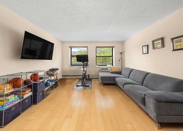 Property at 130 Lenox Ave #218, New York City, NY 10026, 3 beds, 2 baths
